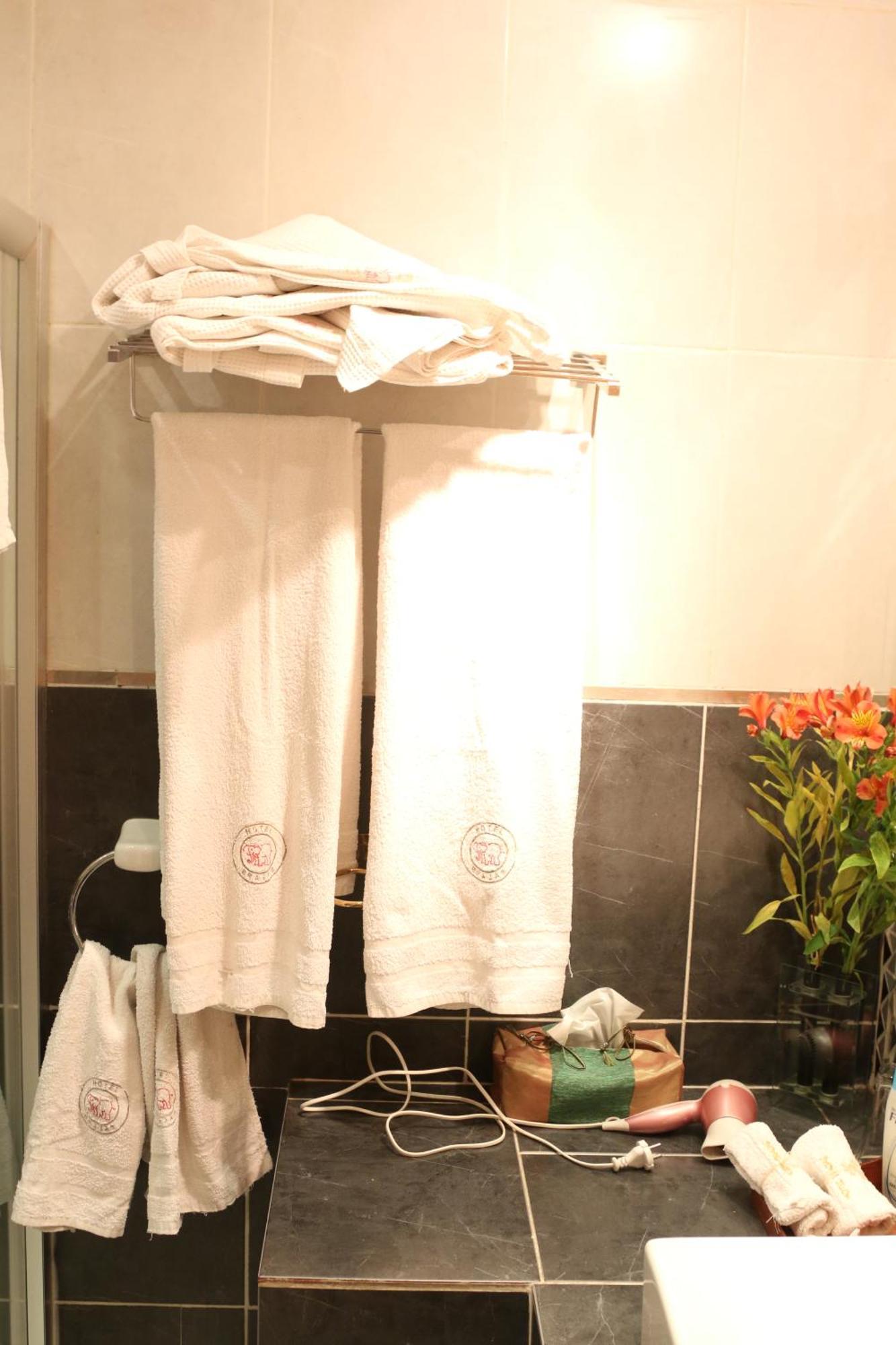 Hotel Brajas Antananarivo Oda fotoğraf